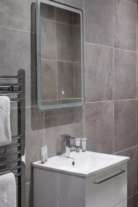 Luxury, Sleeps 6, City Centre Belfast Zewnętrze zdjęcie